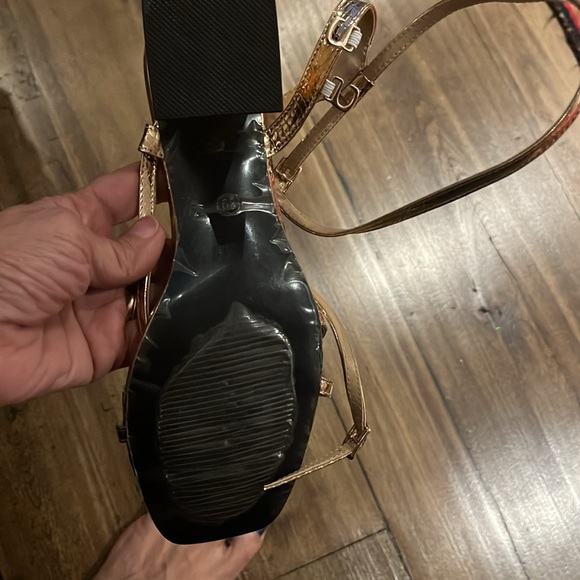 gold strappy sandals with block heels - Picture 6 of 6